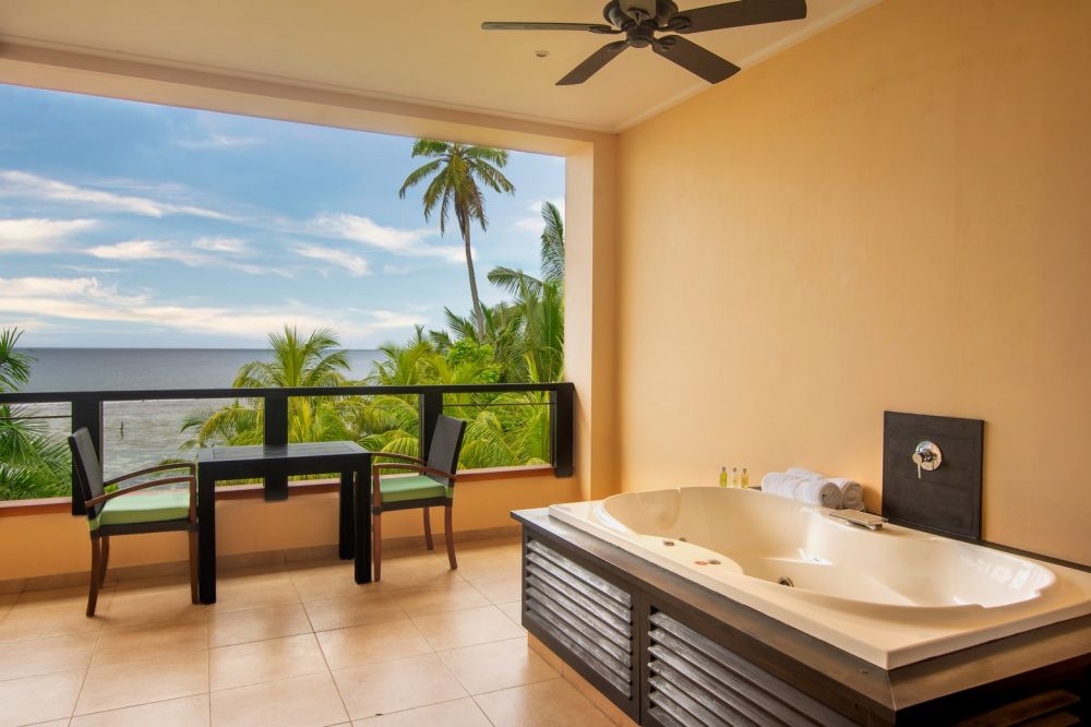 Premium Room With Ocean View With Jacuzzi, DoubleTree by Hilton Seychelles - Allamanda 4*