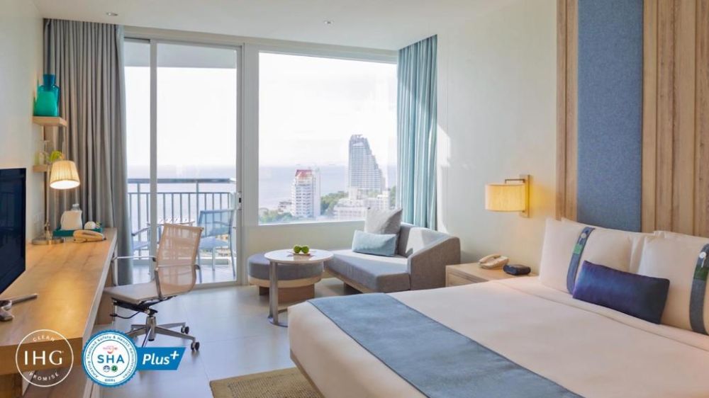 Standard Ocean View | Bay Tower, Holiday Inn Pattaya 5*