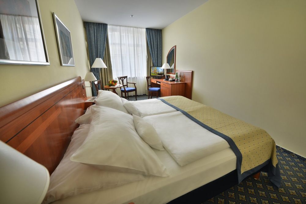 Double Standard, Ramada Prague City Centre 4*