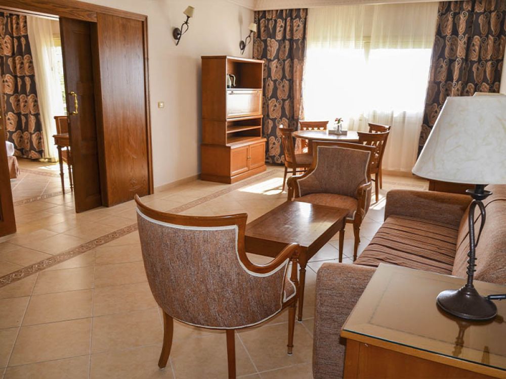 Suite, Continental Plaza Beach 4*