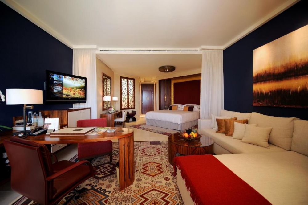 Raffles Club Room/ Dubai Skyline, Raffles Dubai 5*