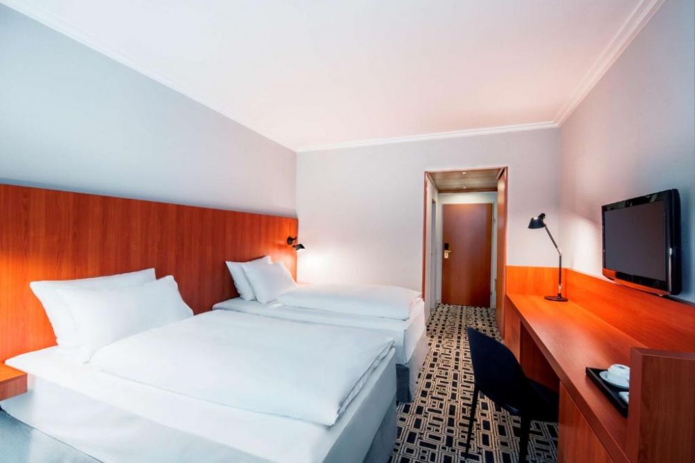 Standard, Nh Prague City 4*