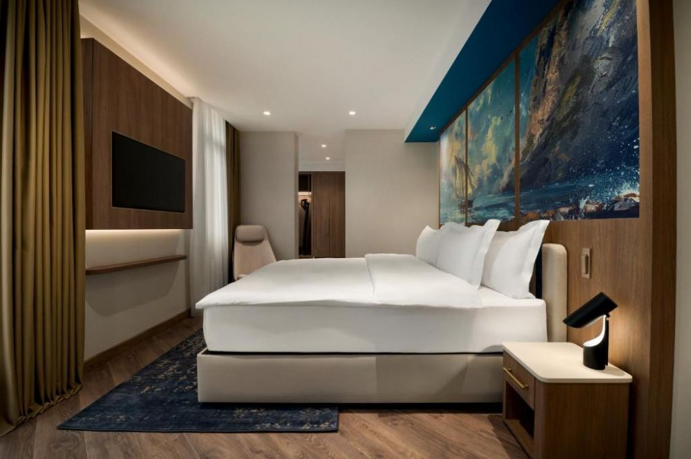 comfort King Room, City View, La Quinta by Wyndham Batumi 4*