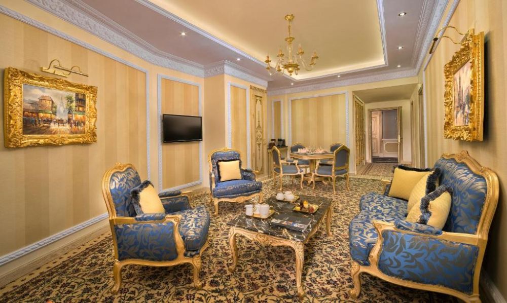 Luxury Suite, Royal Rose Abu Dhabi a Curio Collection by Hilton (ex.Royal Rose Abu Dhabi) 5*