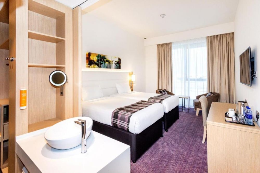 Standard Room, Premier Inn Dubai Dragon Mart 3*