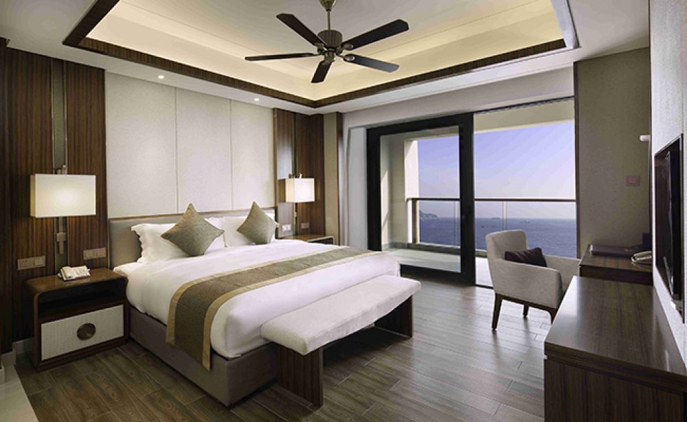 Super Seaview Three-Bedroom Suite, Jinghai Hotel & Resort 5*