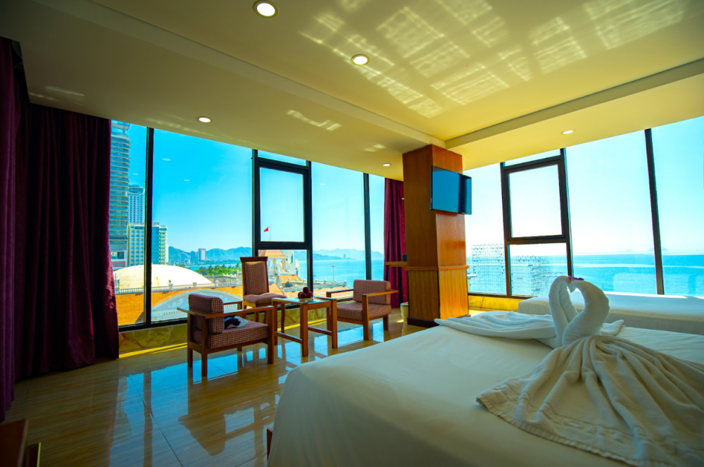 Suite Ocean View, Happy Light 3*