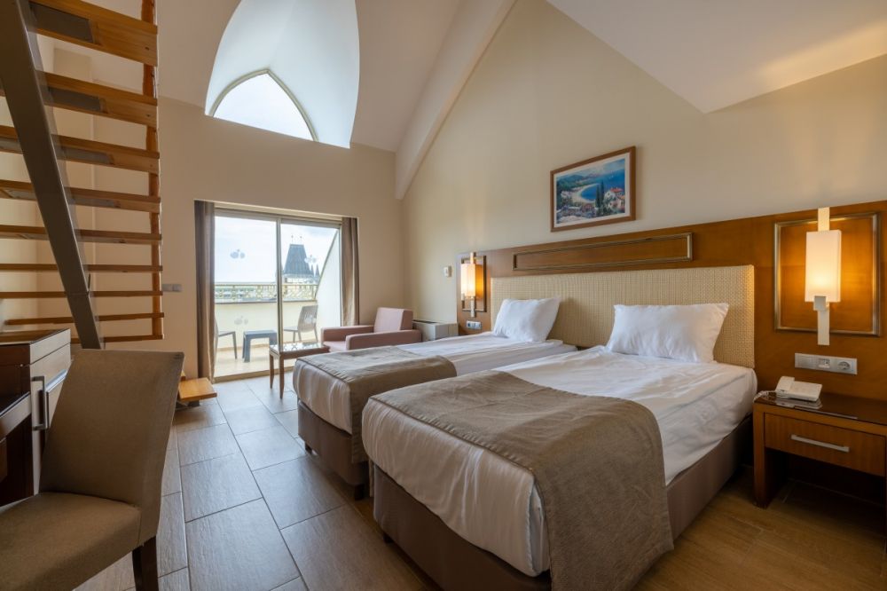 Family Room Duplex, Crystal Prestige Elite Pearl Collection (ex. Crystal Prestige Elite) 5*