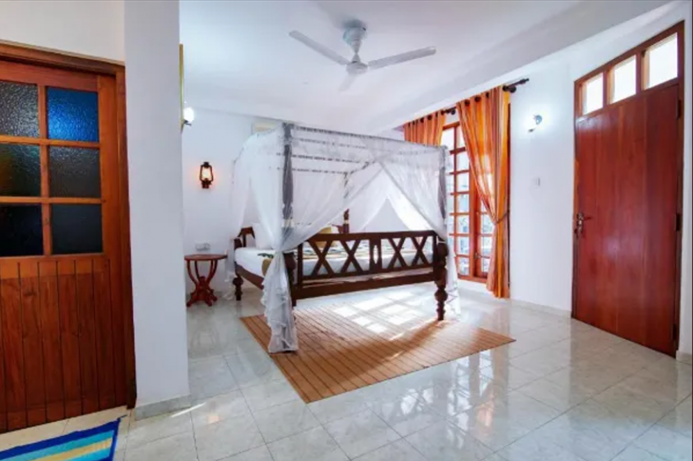 Deluxe, Dandelion Unawatuna 