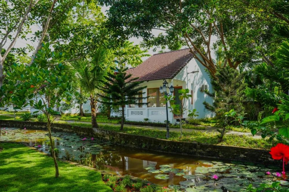 Lower Stream Bungalow, YNG Luxor Phu Quoc Resort 3*