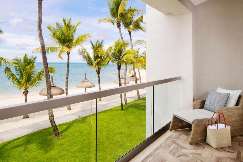 Beach Front Balcony Room  , One & Only Le Saint Geran 5*
