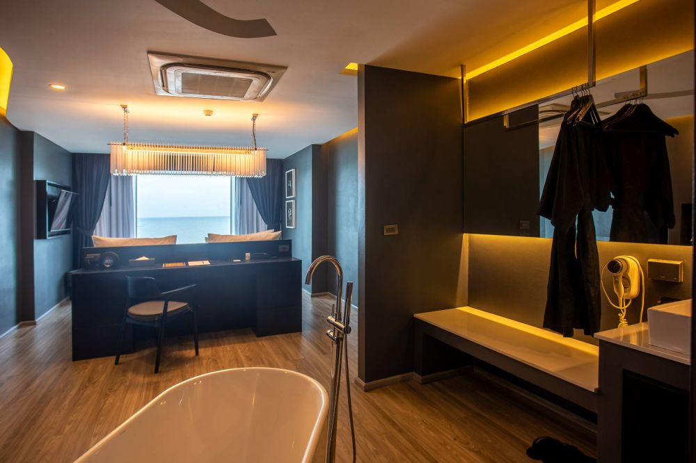 Deluxe Bathtub Seaview, Hotel Tide Phuket (ex. Foto Hotel Phuket) 4*