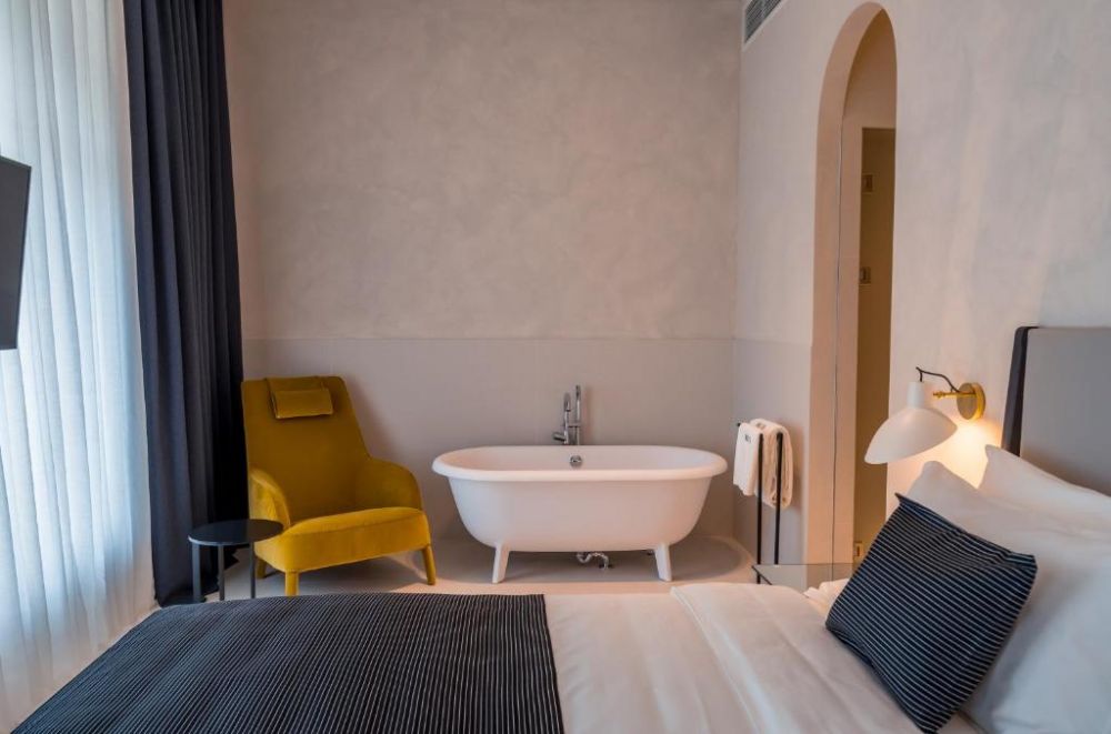 Superior King, Monograph At Freedom Square 5*