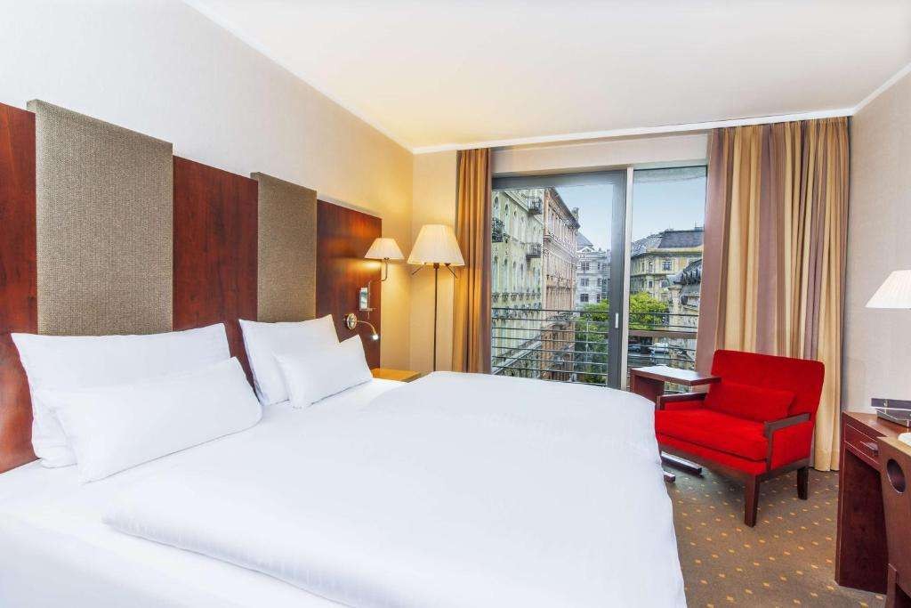 Standard, NH Budapest City 4*