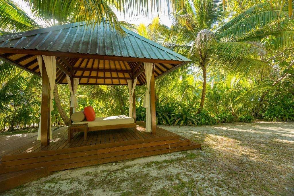 Beachfront Spa Cottage, Denis Private Island 5*