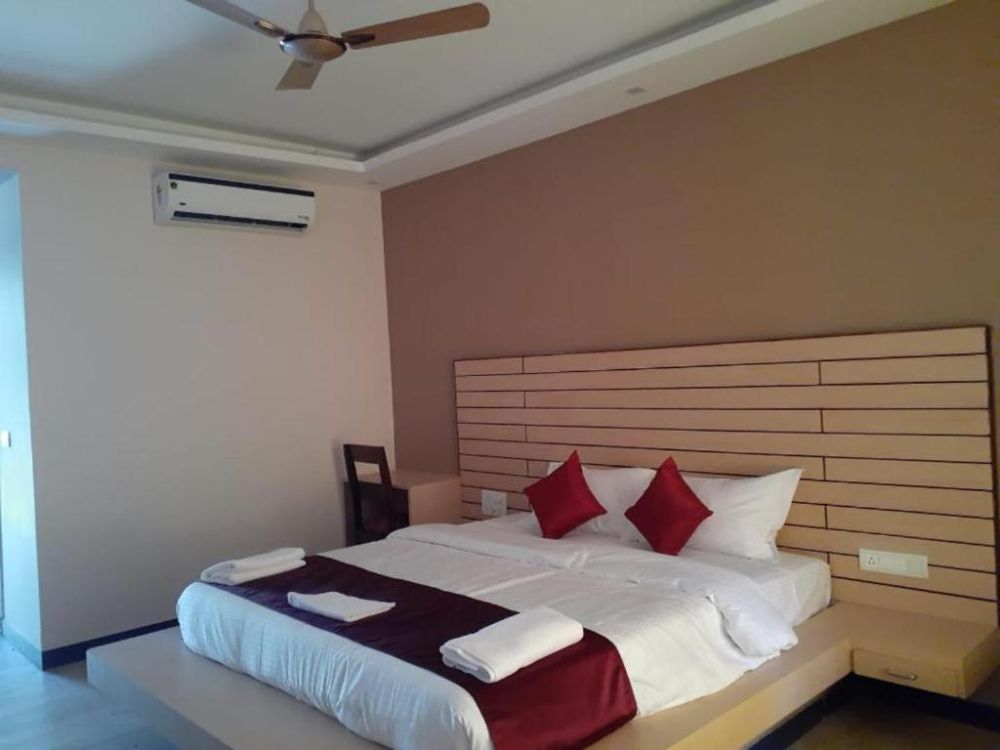 Deluxe Room, Golden Sands Resort 3*