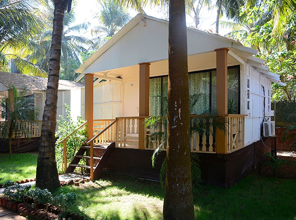 Deluxe AC Huts Garden View, Cuba Patnem 