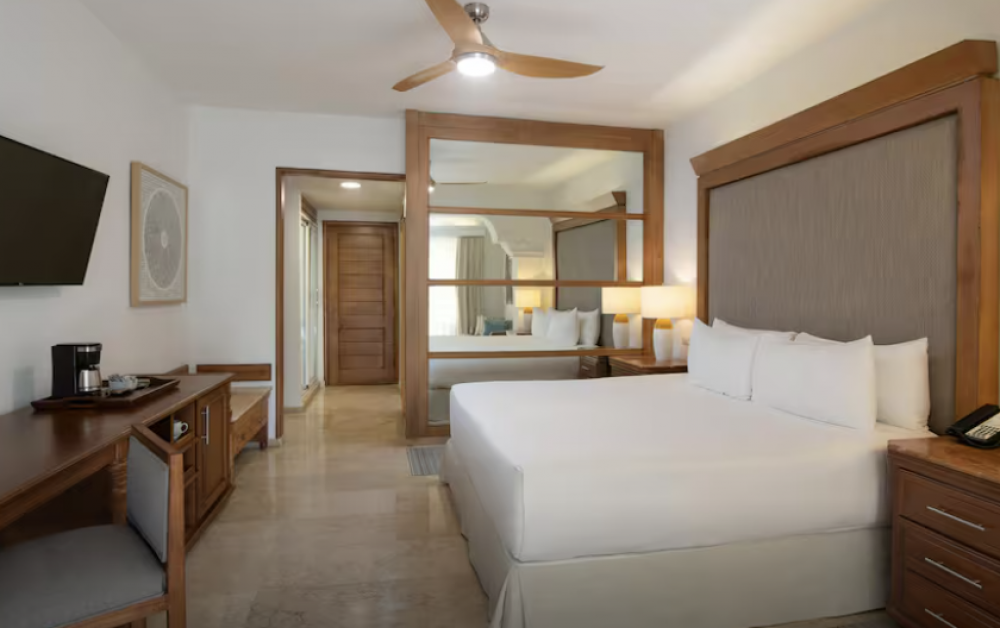 The Level Junior Suite/The Level Junior Suite GV, Melia Caribe Beach 5*