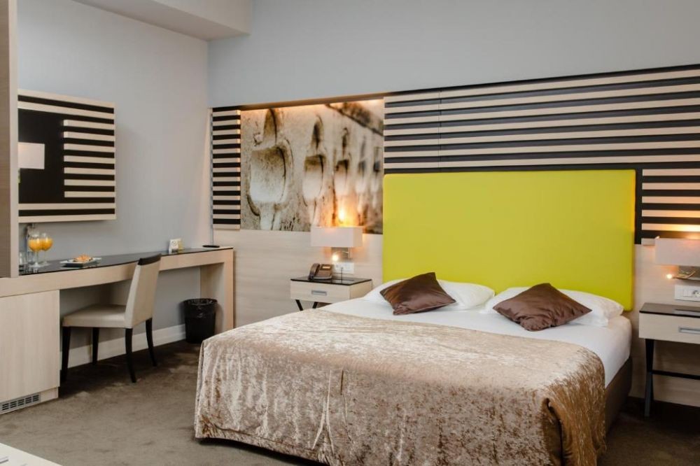 Superior Room, Lero 4*