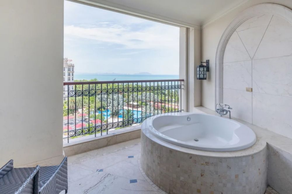 Crowne Plaza Super Sea View Room, Crowne Plaza Resort Sanya Bay 5*