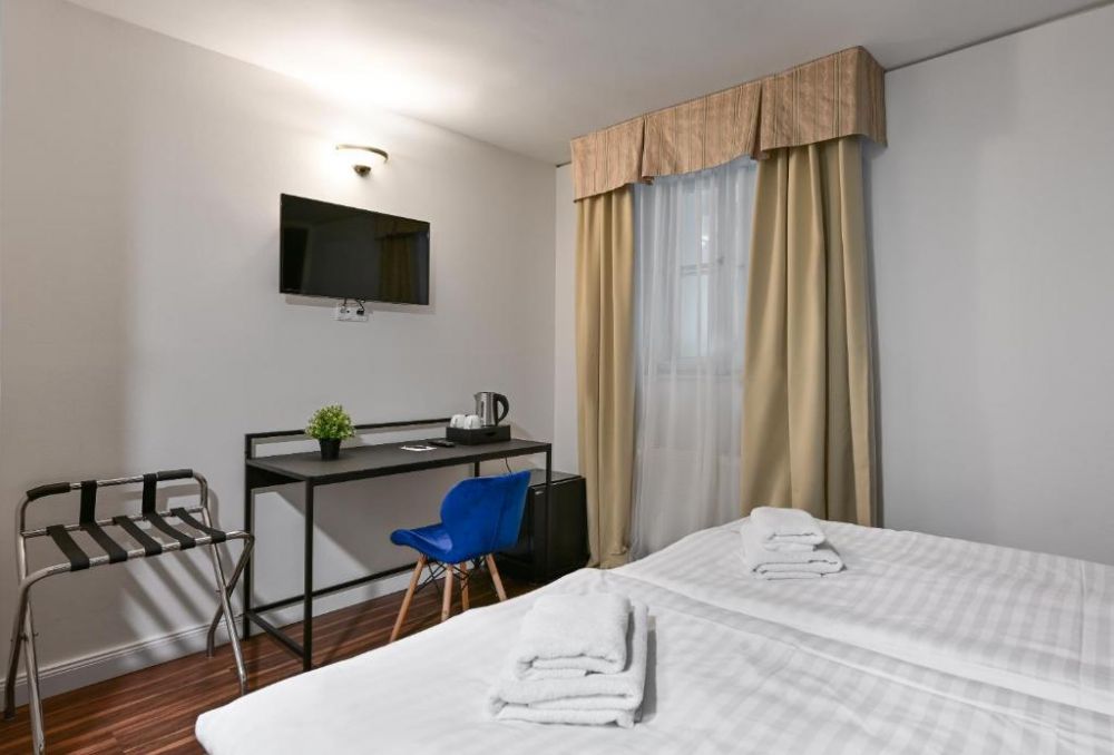 Double Room, Mala Strana 3*