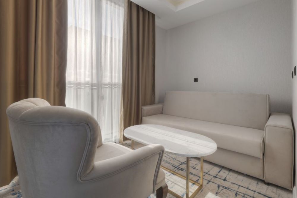 Family Room, Tara 4*