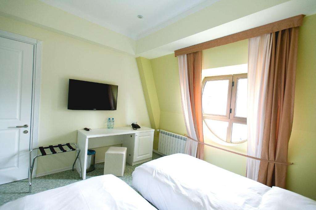 Comfort Twin / Dbl, Piazza Hotel (ex. Piazza Four Colours) 3*