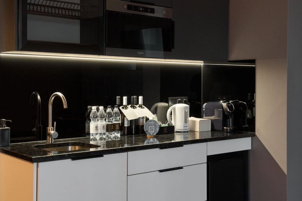 Suite with Terrace, Fomich Residence 