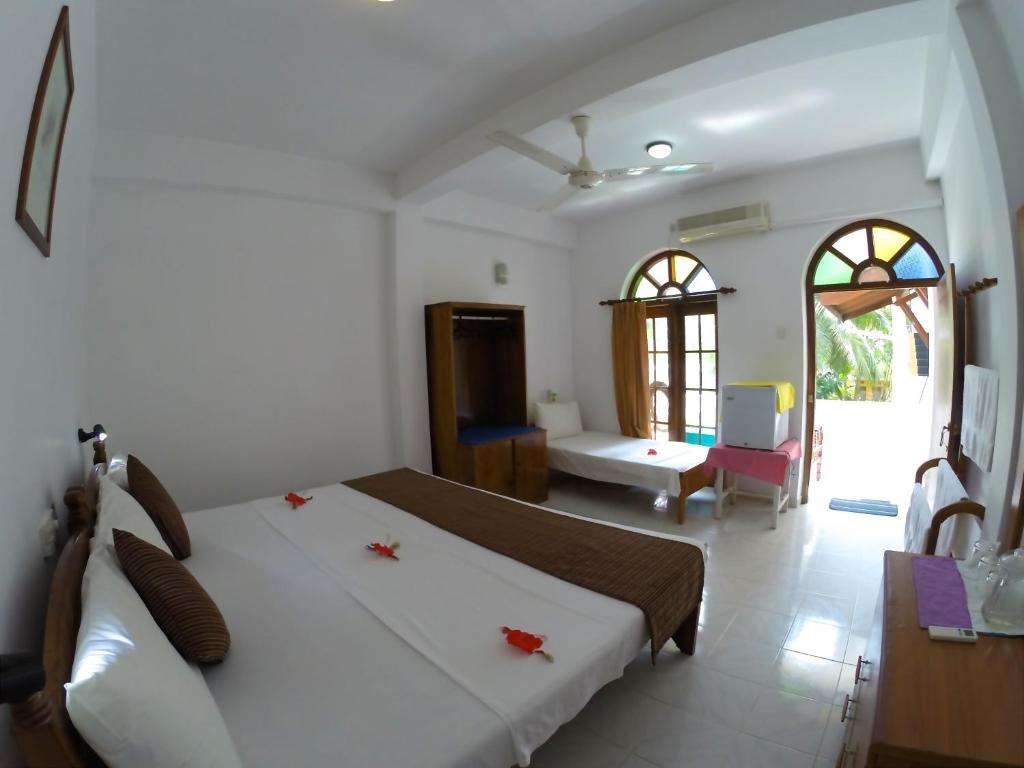 Triple Room, Royal Beach Hotel & Restaurant 2*