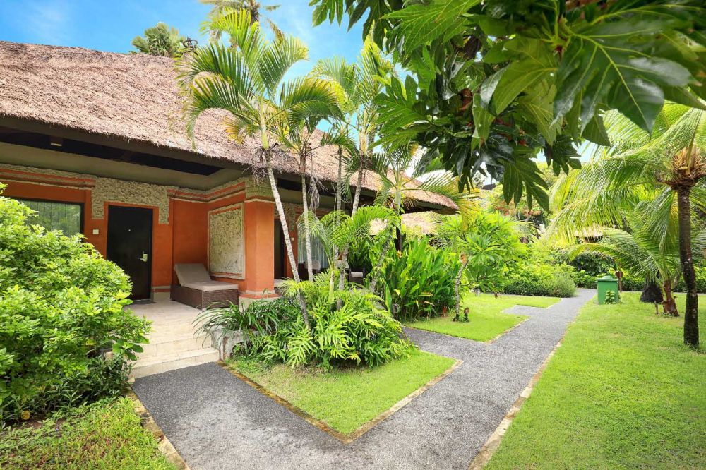 Deluxe Garden Bungalow, Legian Beach Hotel 4*