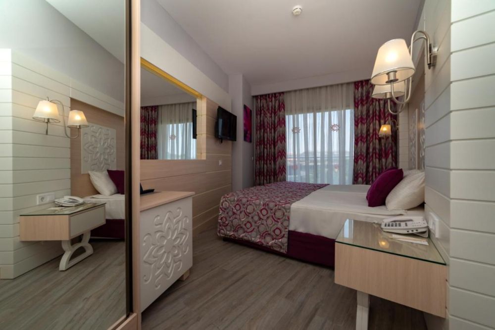 Family Room LV/SV, Sunmelia Beach 5*