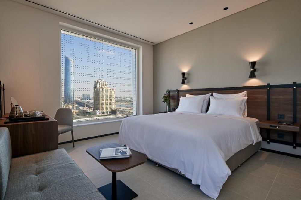 Plus, Form Hotel Dubai 4*