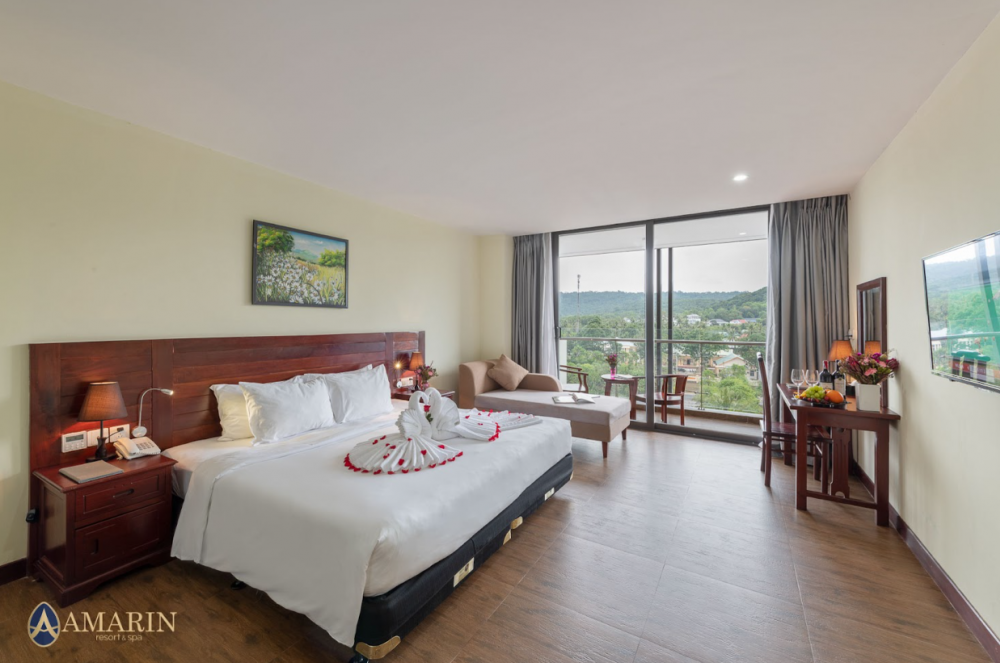 Deluxe Hill View/Ocean View with Balcony, Amarin Resort & Spa Phu Quoc 4*