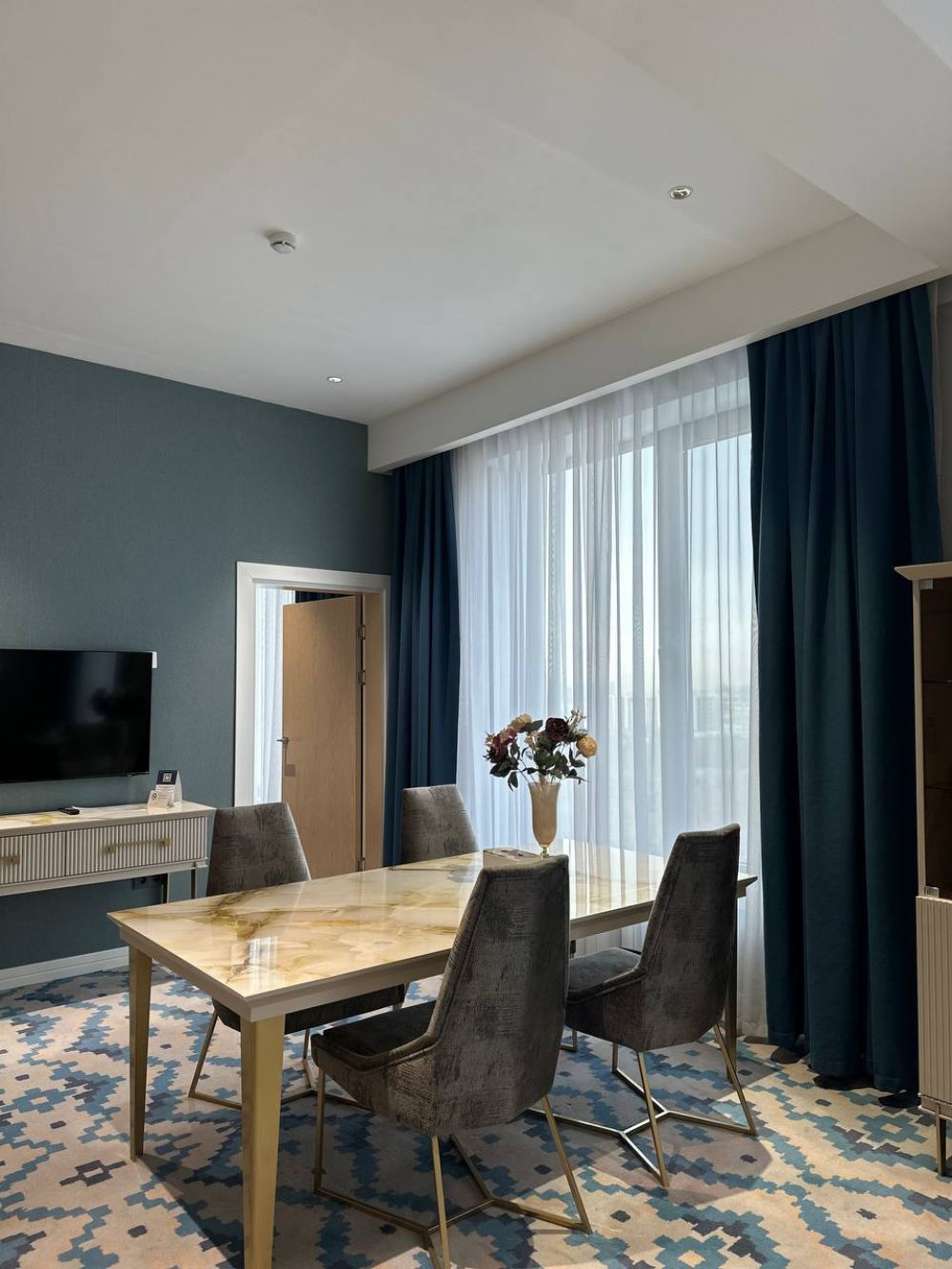 Executive Suite, Park Dedeman Almaty 4*