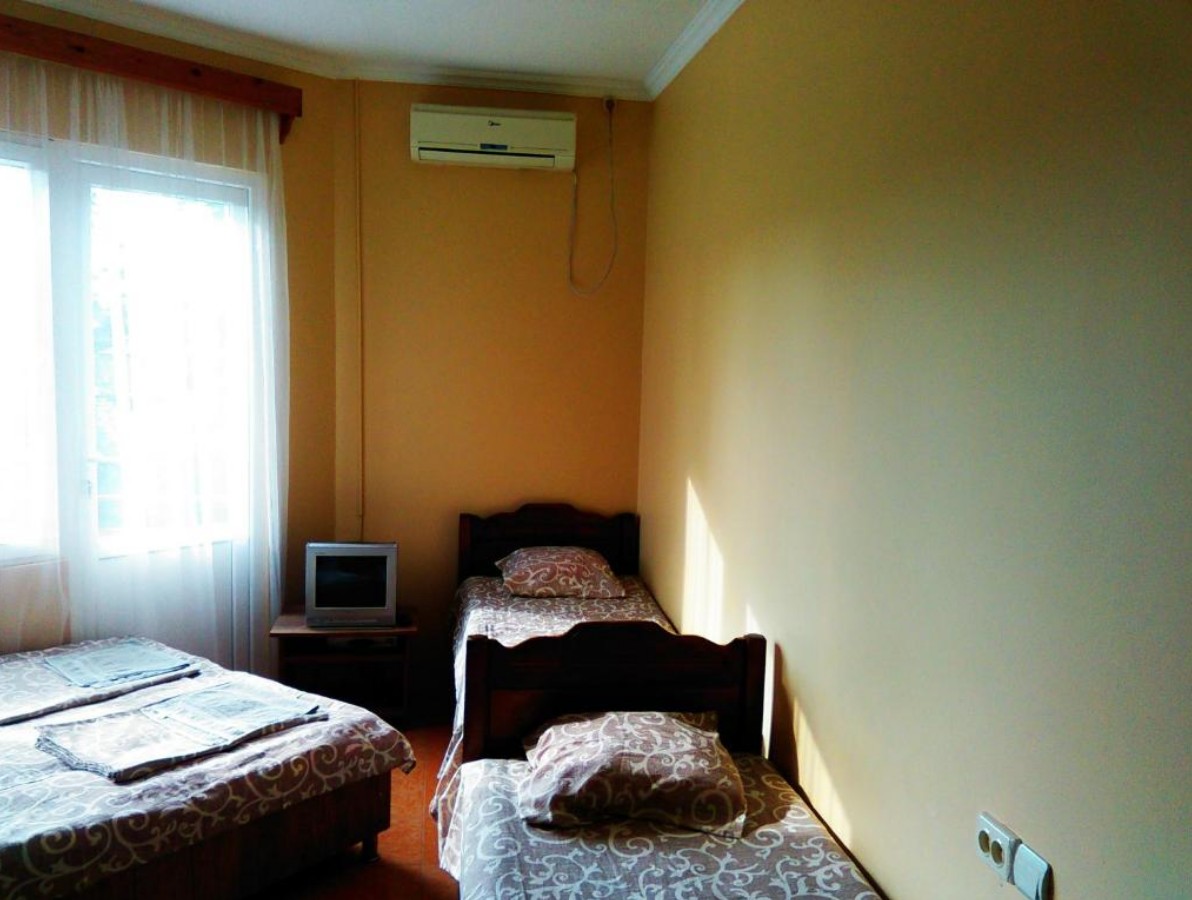 Quadriple Room, Temkri 3*