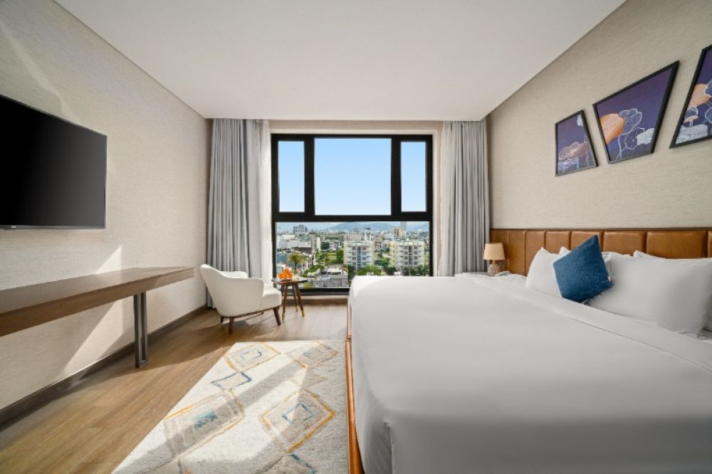 Deluxe City View with Window, Golden Lotus Grand Hotel 4*