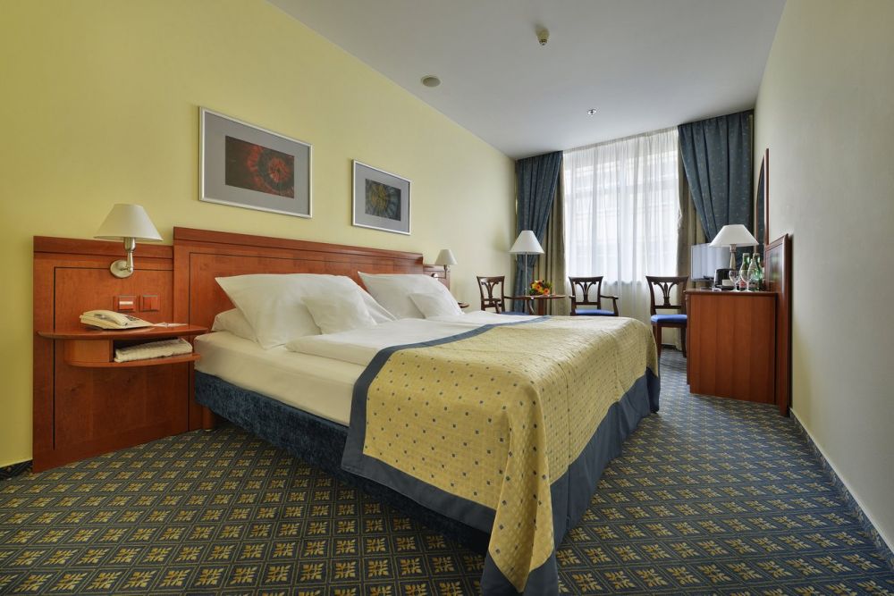 Double Standard, Ramada Prague City Centre 4*