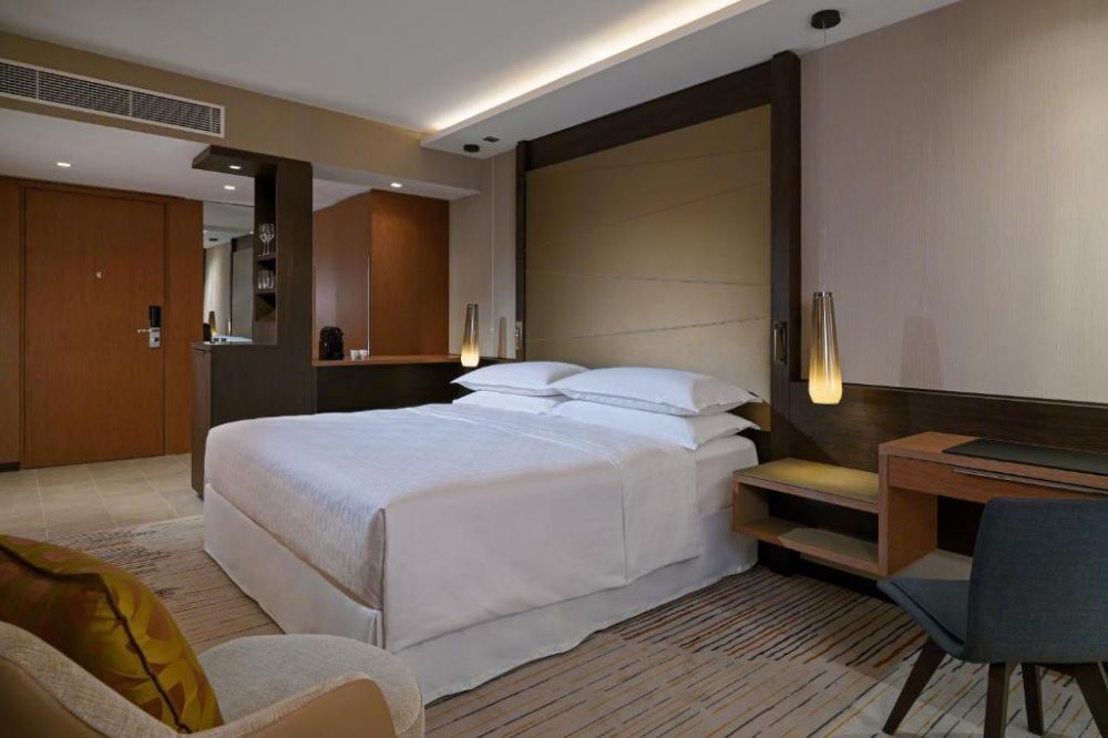 Deluxe, Sheraton Grand Tbilisi Metekhi 5*