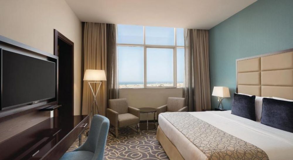 Deluxe Room (Standard Room), Ramada by Wyndham Abu Dhabi Corniche 4*