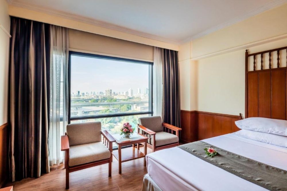 Executive, Bangkok Palace Hotel 4*