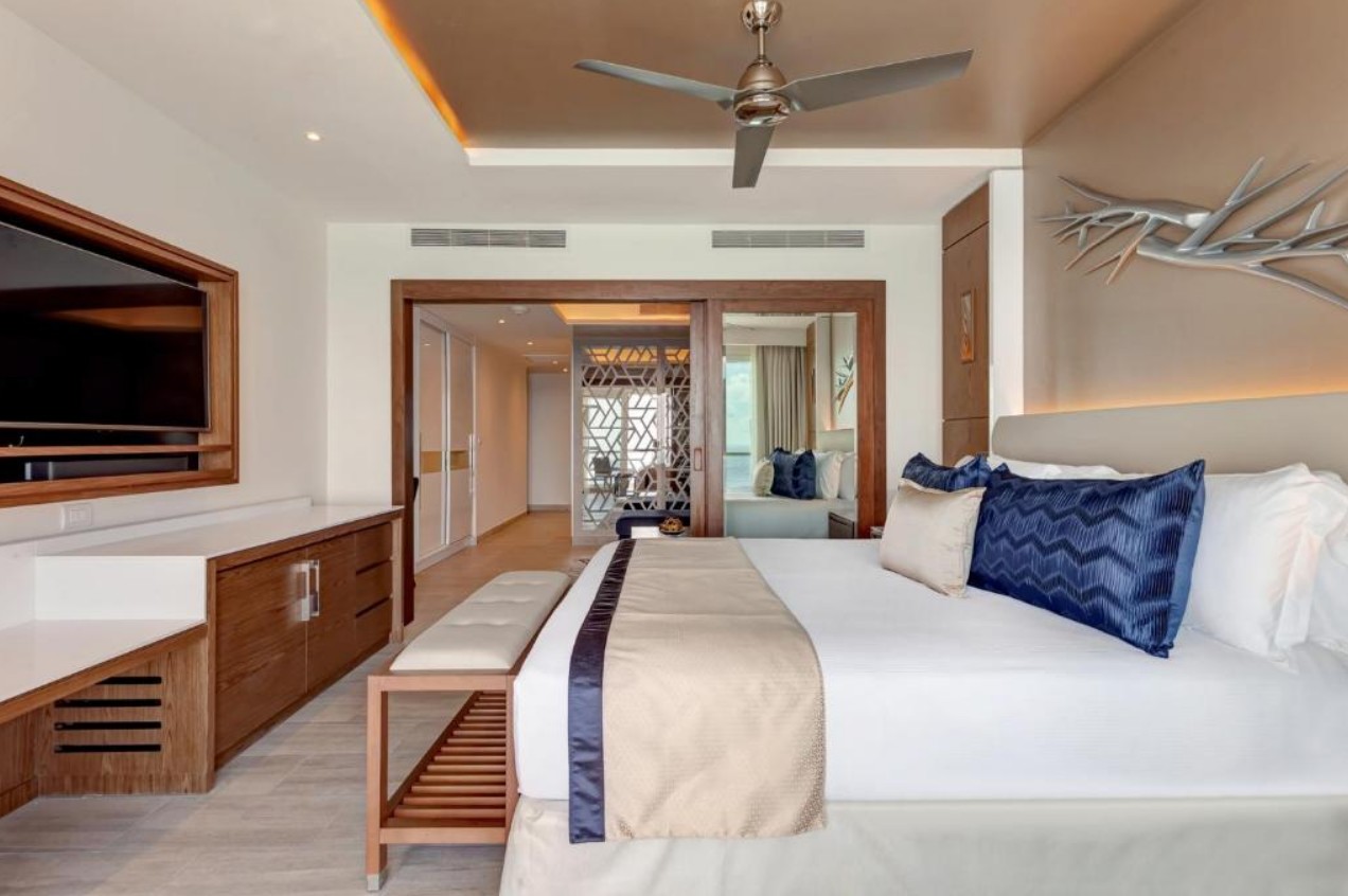 Luxury Suite Sunset/ Ocean Front, Royalton CHIC Suites Cancun | Adults Only 5*