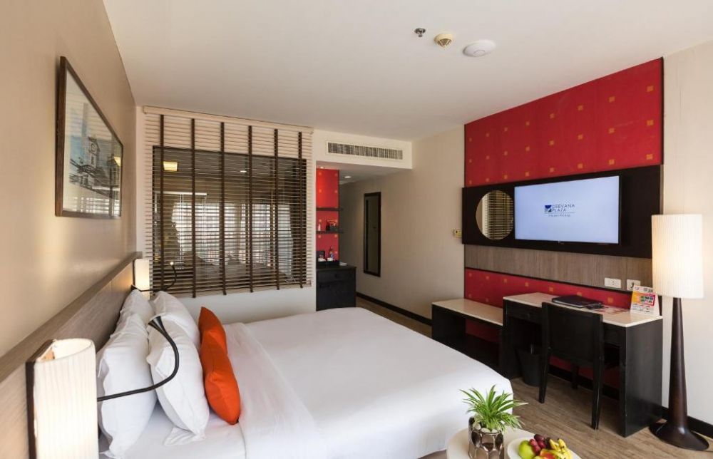 Superior City View, Deevana Plaza Phuket Patong 4*