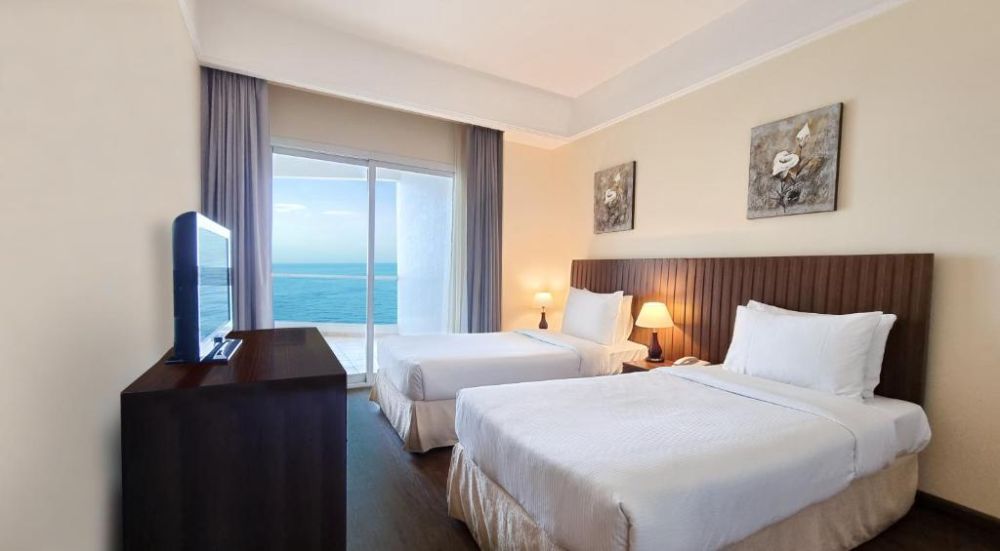 Deluxe Room Sea View, Ramada By Wyndham Beach Hotel Ajman 4*