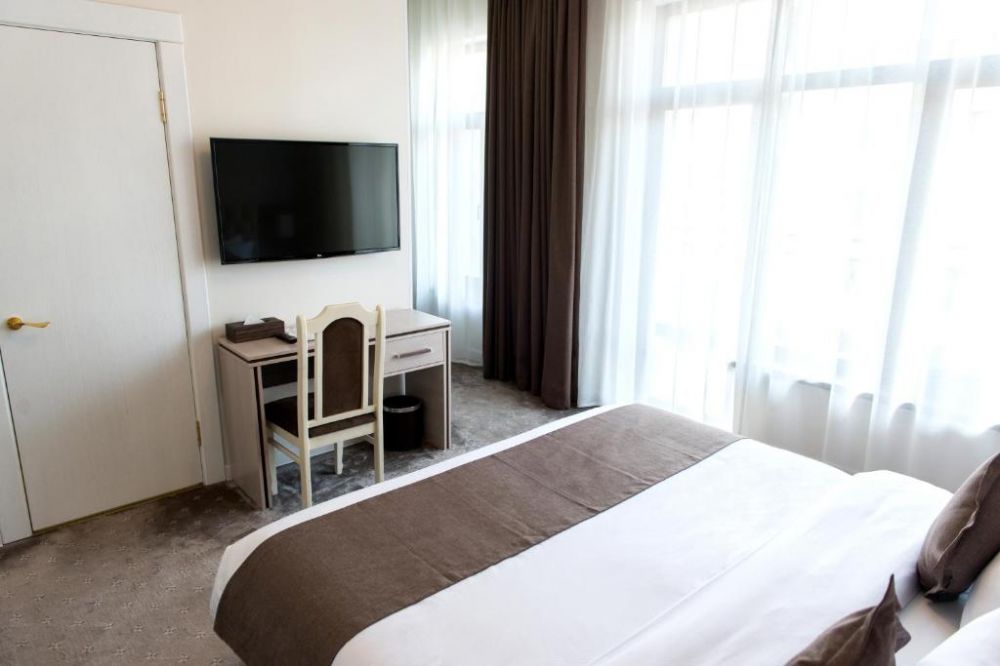 Deluxe, FN Shymkent 3*