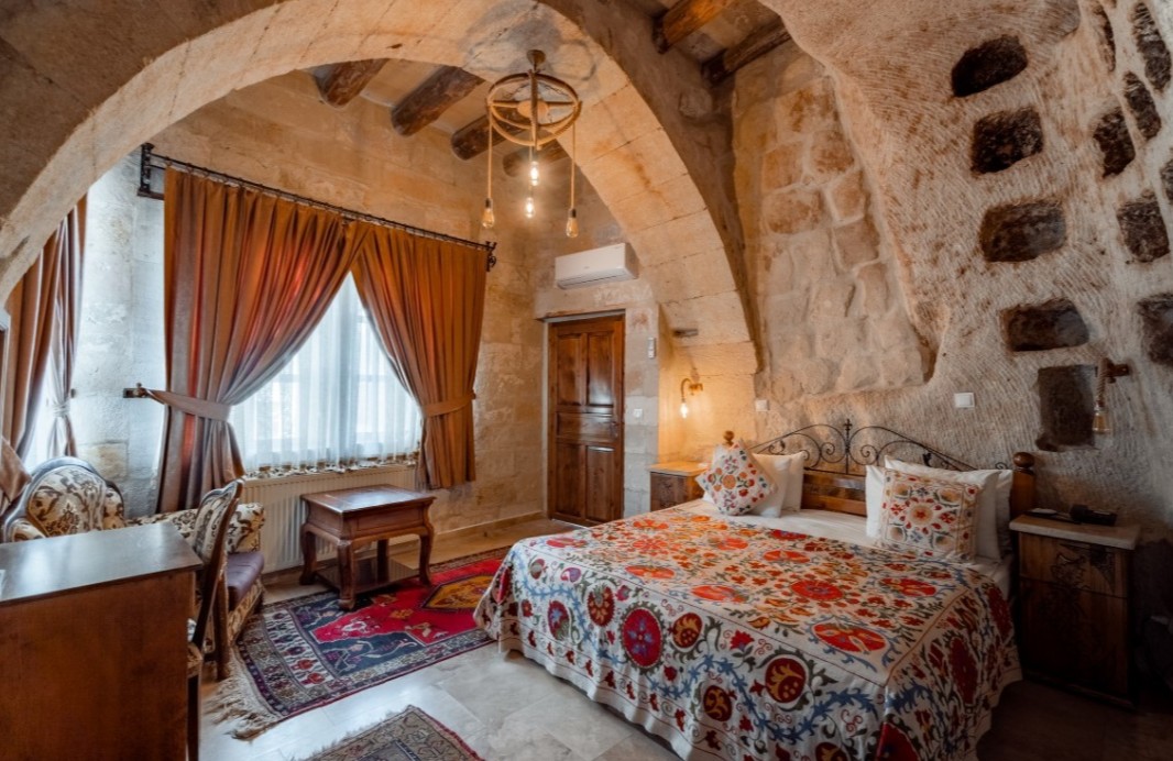 Jakuzzi suite, Amber Cave Suites 3*