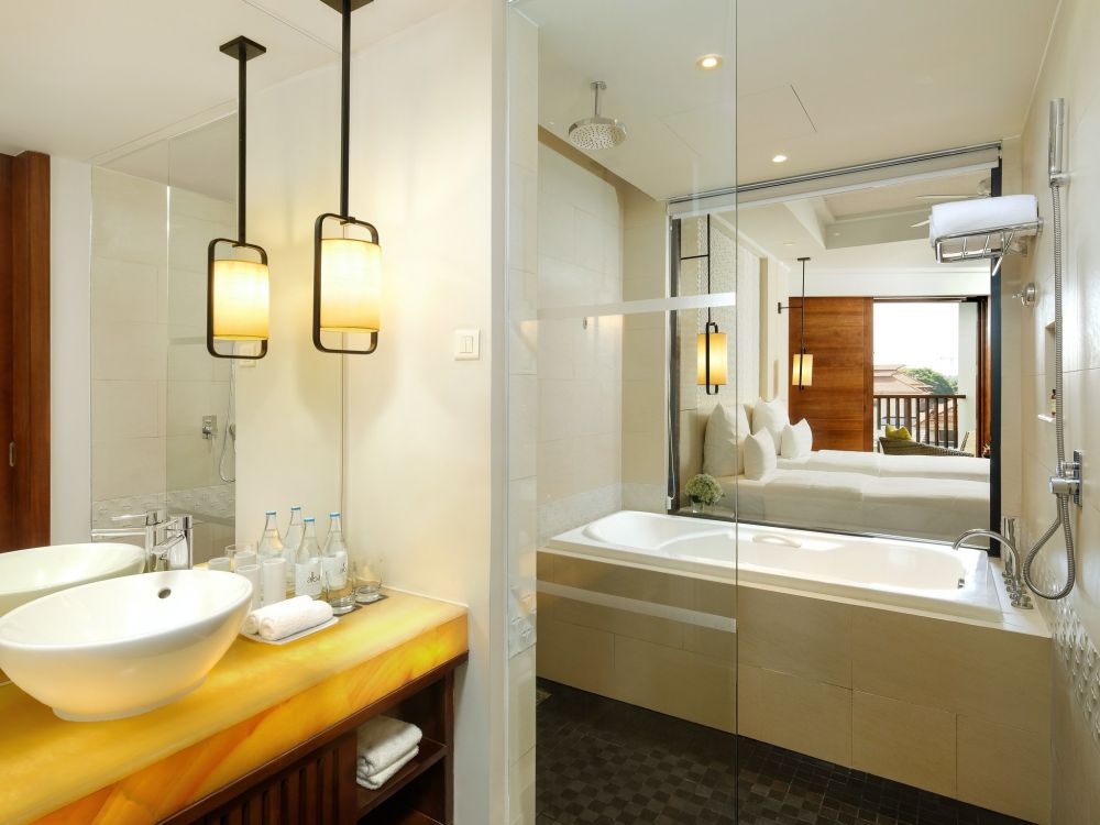 Deluxe/Deluxe Bay View, Pullman Danang Beach Resort 5*