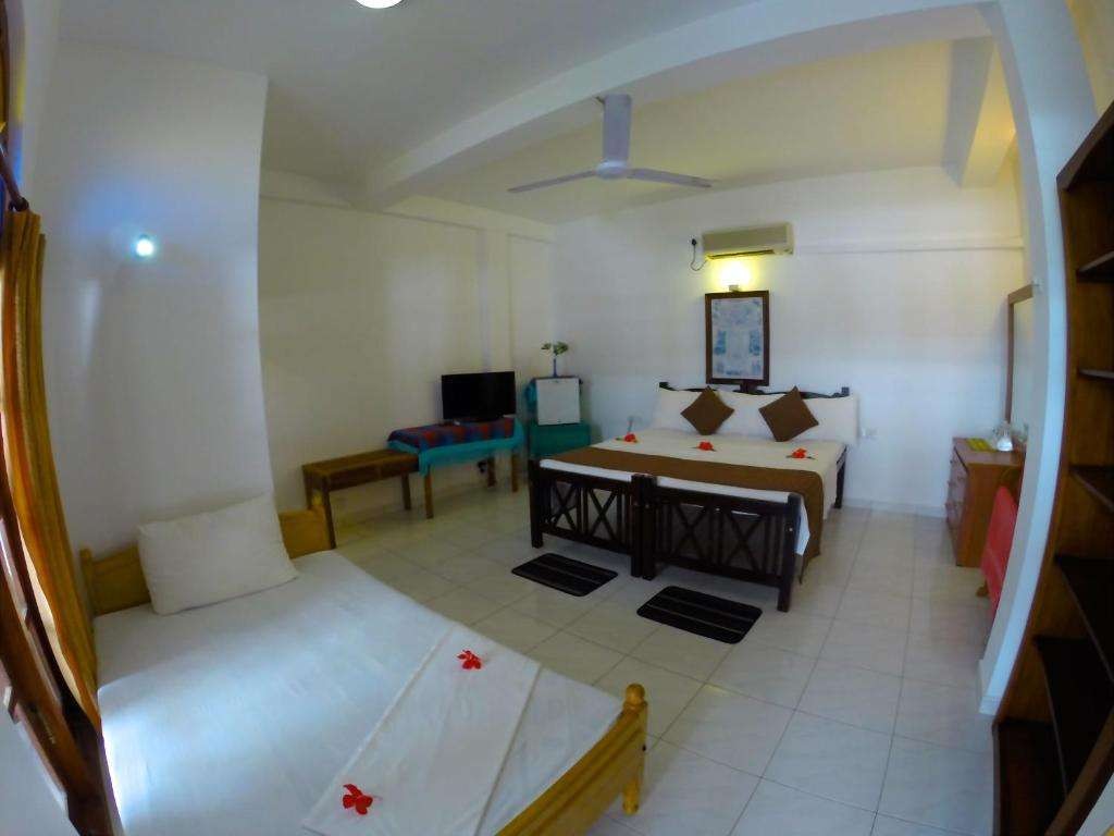 Triple Room, Royal Beach Hotel & Restaurant 2*