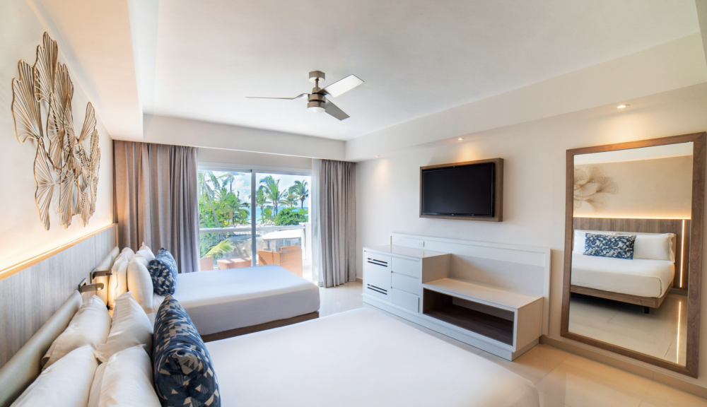 Chairman's Two Bedroom Ocean Front Suite Diamond Club, Royalton Punta Cana 5*