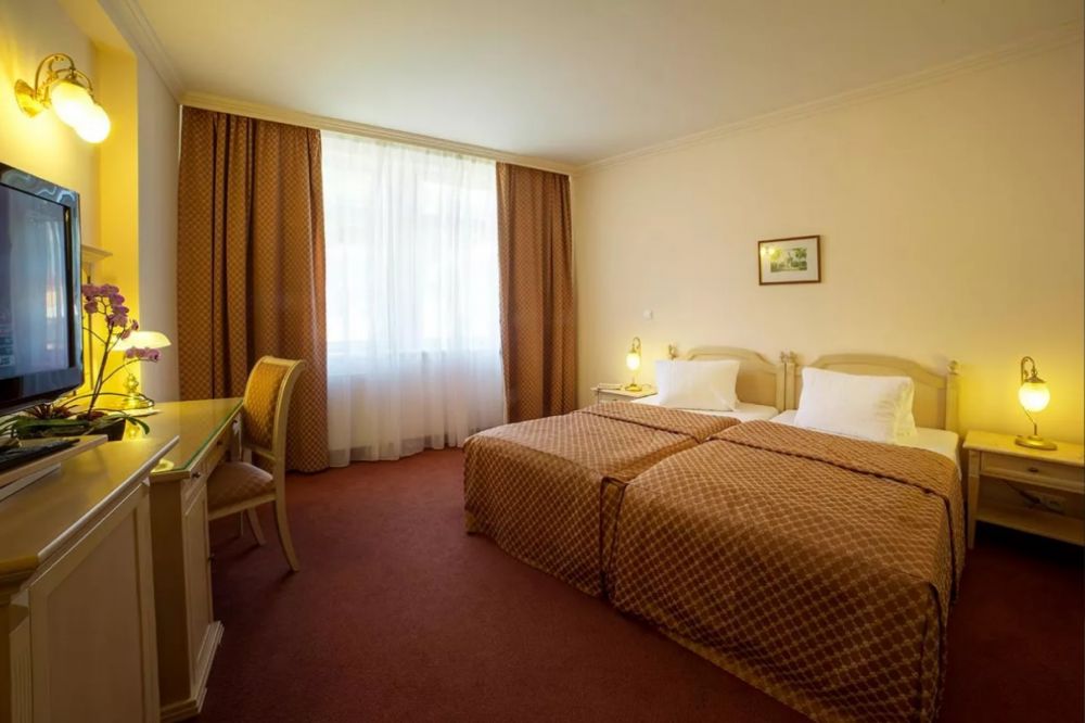 Double Deluxe, Interhotel Central 4*