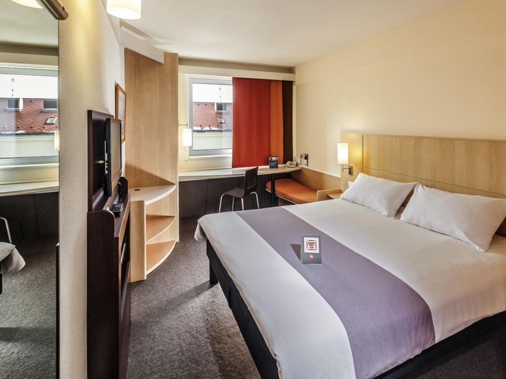 Double Standard, Ibis Praha Old Town 3*